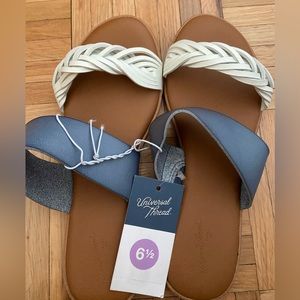 BRAND NEW NEVER WORN UNIVERAL THREAD Blue & white